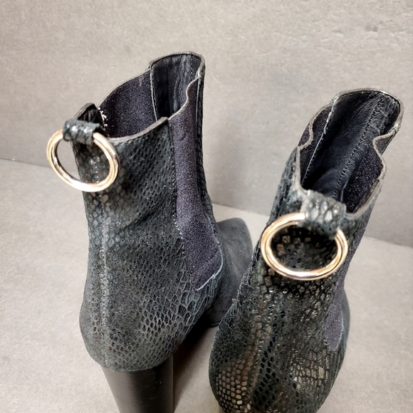 PAIGE Kingston Pull-on Boots - Picture 9 of 11